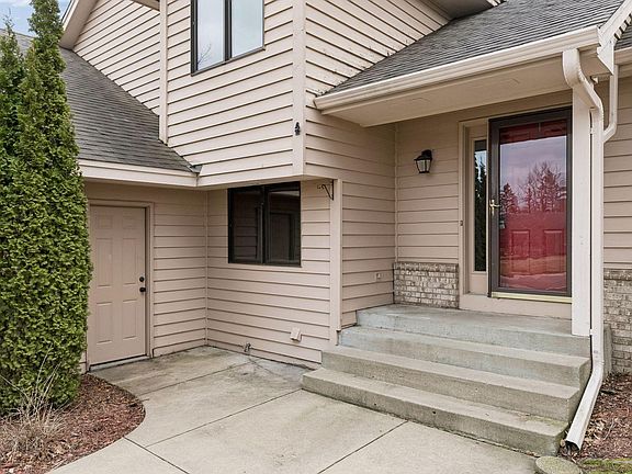 2nd image of 1325 Courtland E
