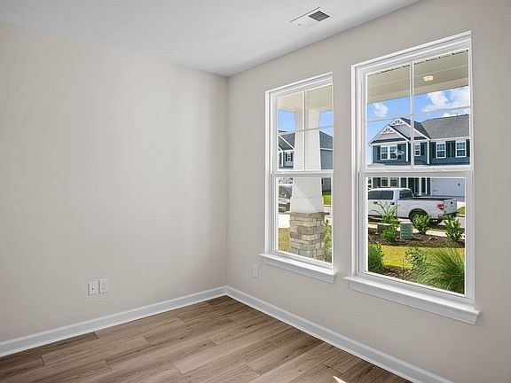 4th image of 540 Banna Arch Loop