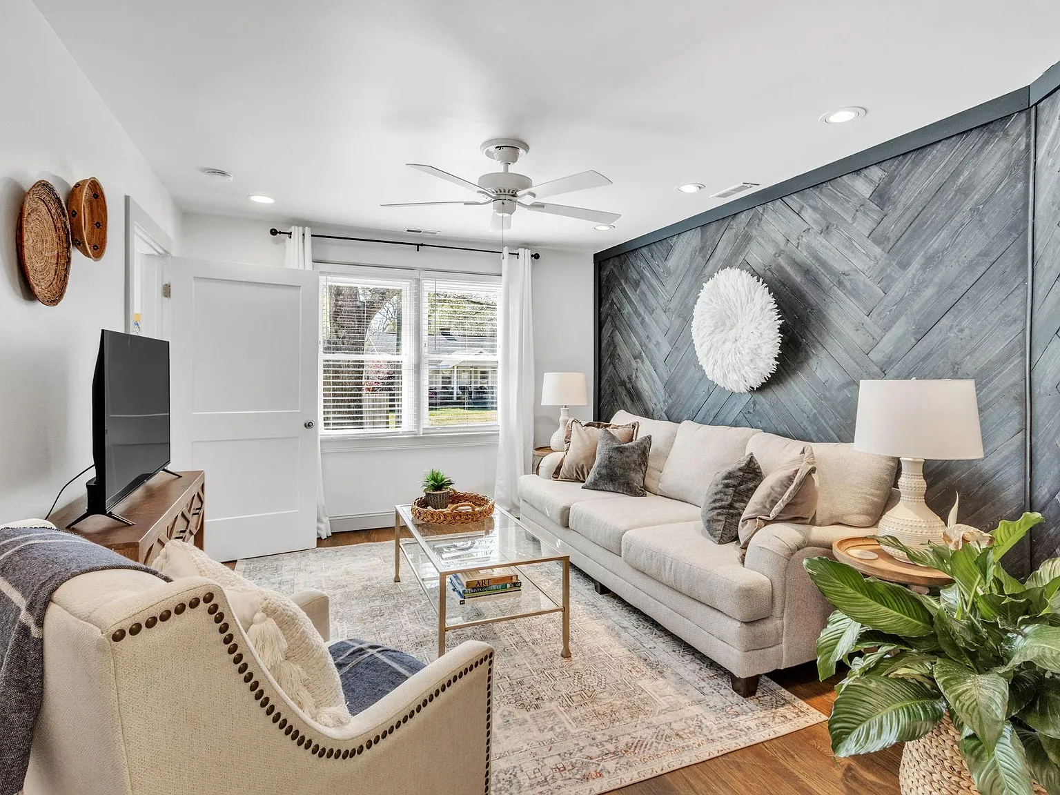 2 bed, 1152 sqft, $2,200 — Photo 1