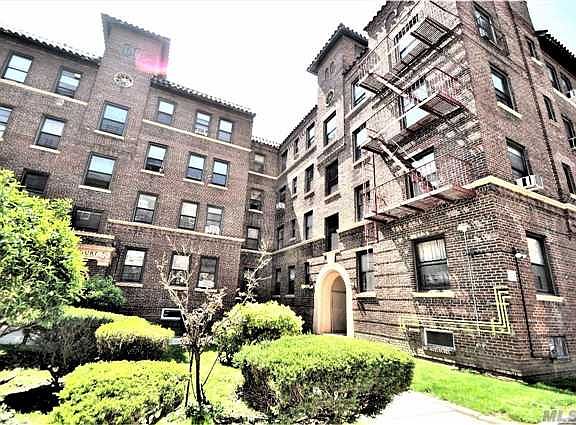 2nd image of 6264 Saunders St