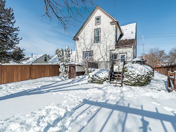 3rd image of 1824 19th Ave NE