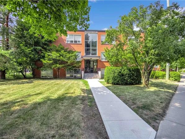 57 Mericourt Rd #310, Hamilton, ON L8S 2N5