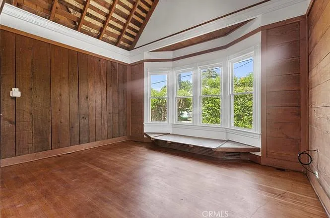 390 Islay St — Photo 9