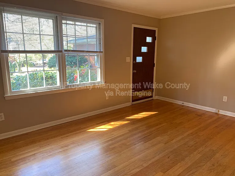 806 Chamberlain St — Photo 4