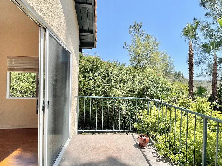 11321 Avenida De Los Lobos #D — Photo 21