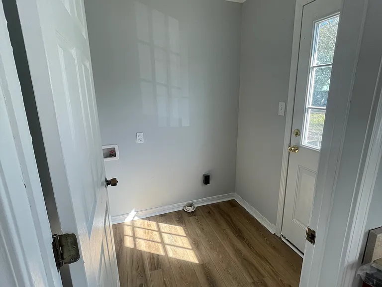 178 Iris St — Photo 5