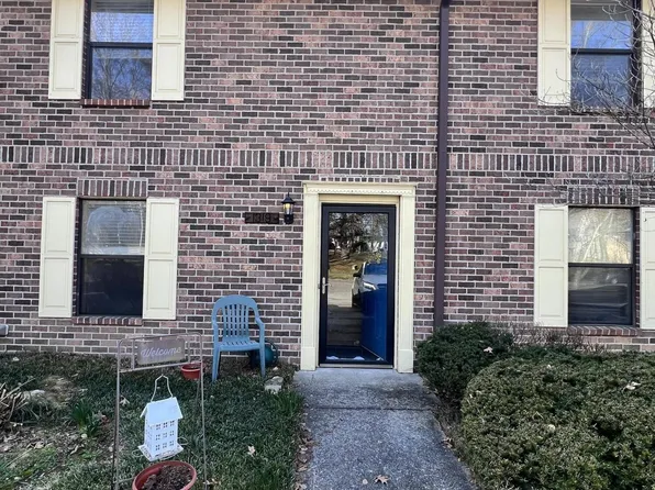 1319 Francis Station Dr, Knoxville, TN 37909