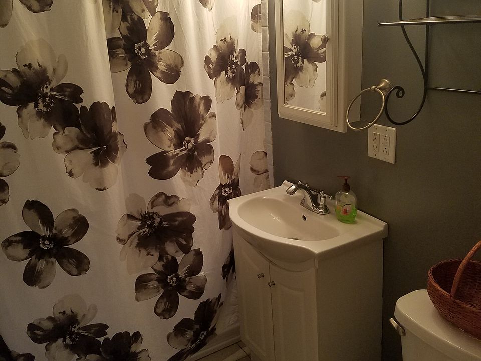 1st image of 140 Creekview Dr