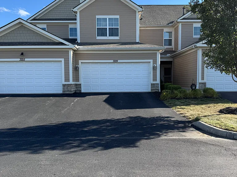 3229 Rossmore Cir — Photo 1