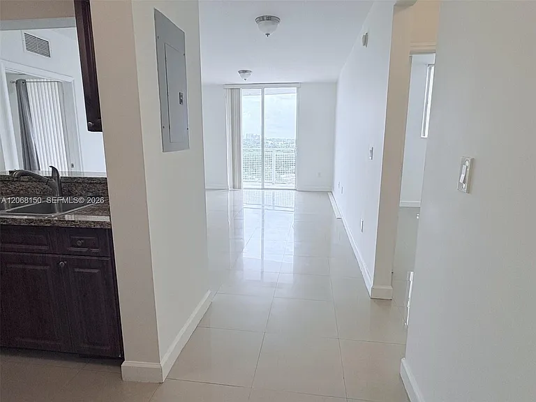 2600 SW 27th Ave #1004 — Photo 2