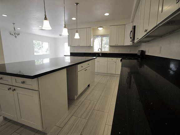 3rd image of 712 Griswold Ave
