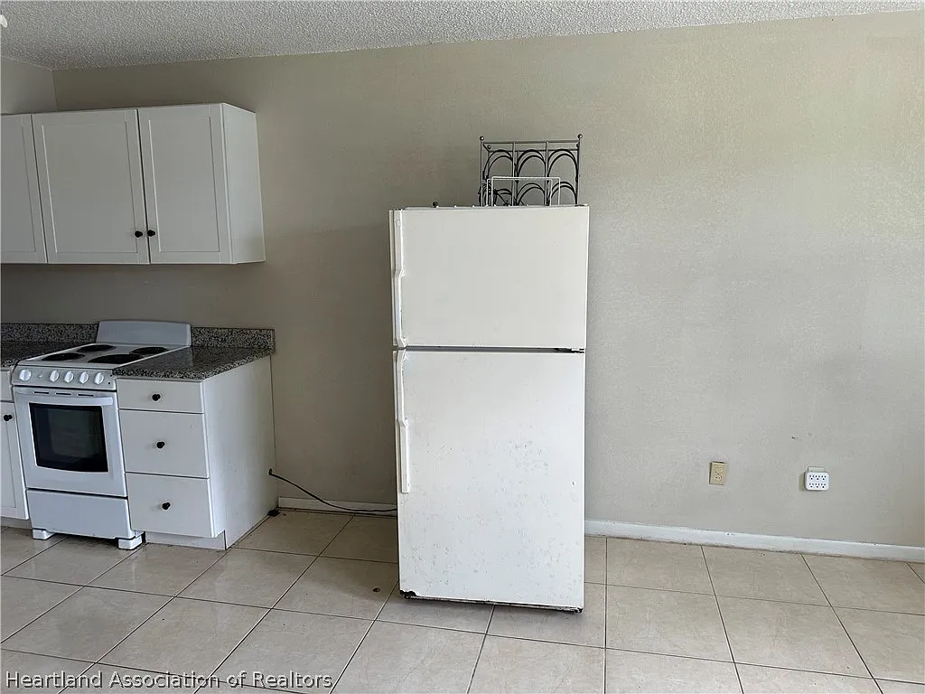 Studio, 406 sqft, $875 — Photo 4