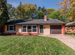 17252 Sunnybrook Dr, Southfield, MI 48076