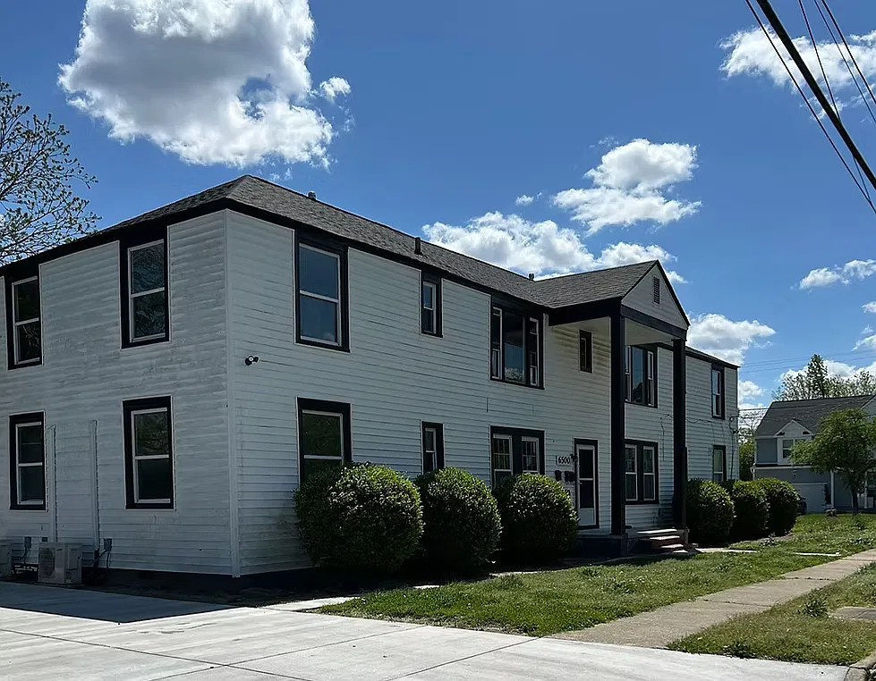 3 bed, 889 sqft, $1,700 — Photo 1