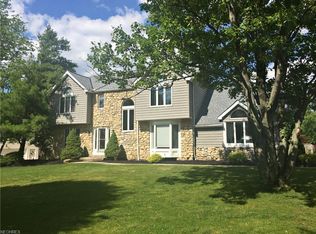 9501 Royal Valley Dr, North Royalton, OH 44133