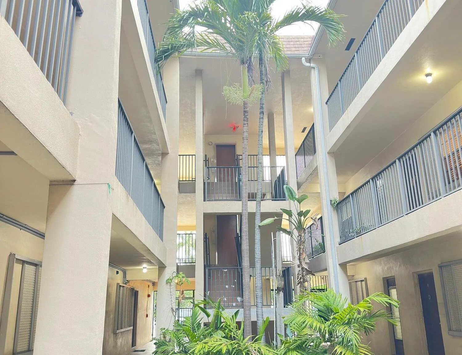 Royal Palm Gardens — Photo 2
