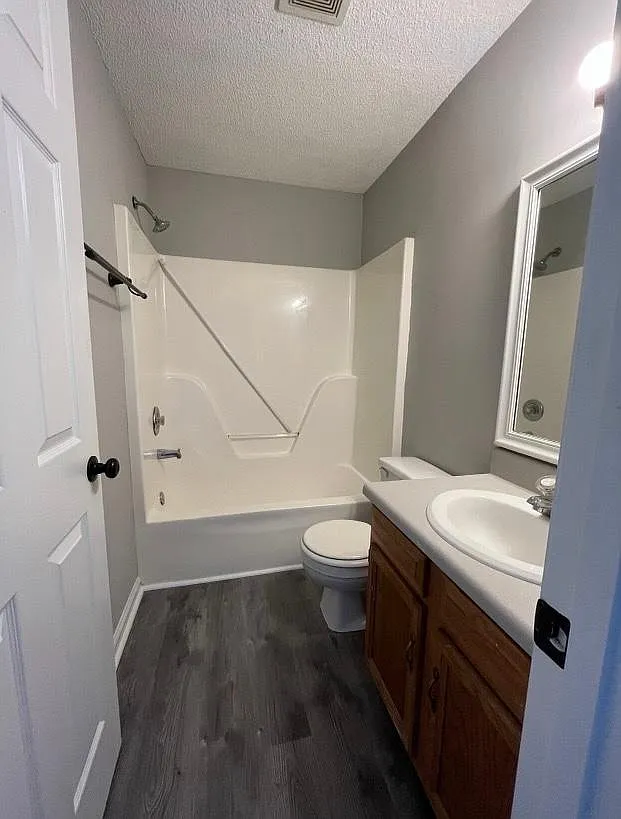 2 bed, 1000 sqft, $950 — Photo 4