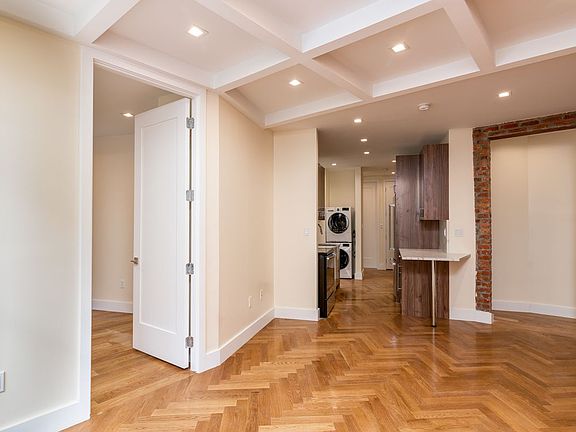 3rd image of 941 Washington Ave #402