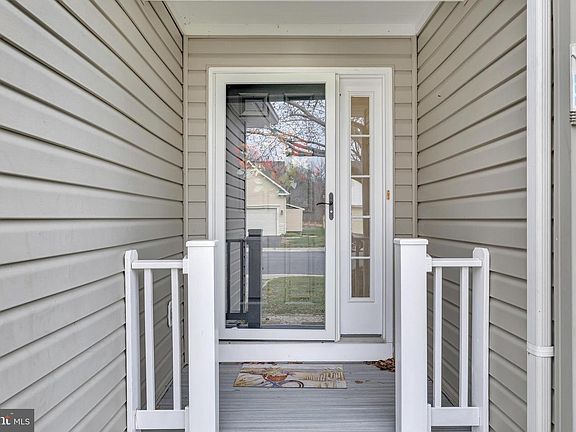 2nd image of 33525 Weshampton Ln
