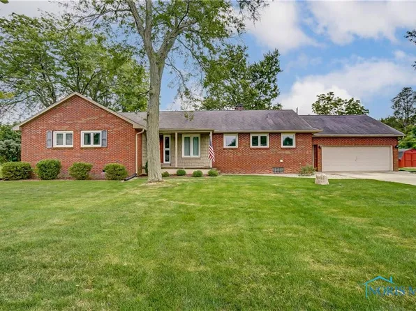 1325 Brookside Dr, Fostoria, OH 44830