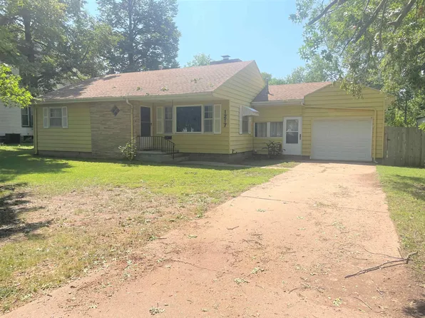1217 E 7th Ave, Winfield, KS 67156