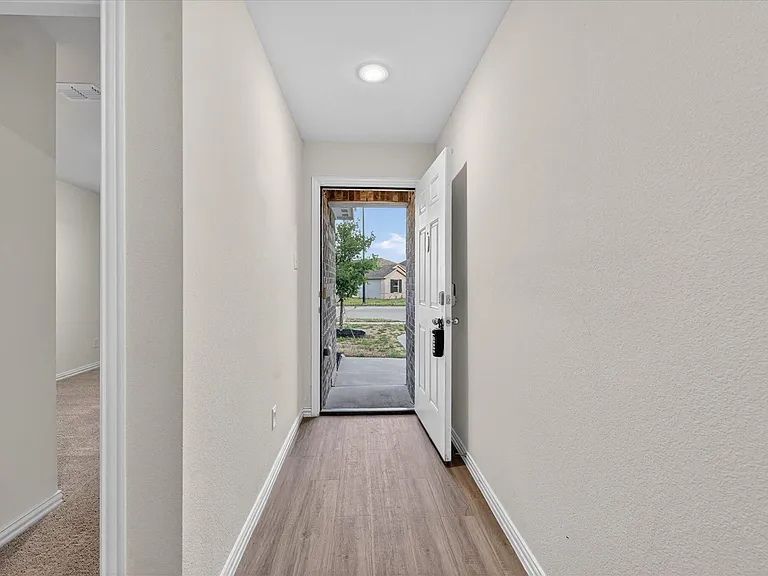 102 Goel St — Photo 8