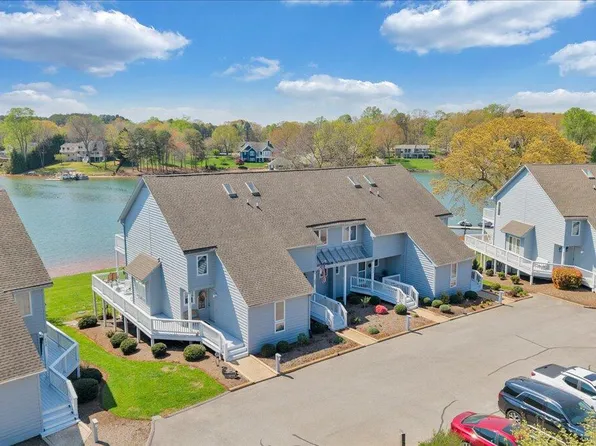 254 Blarney Stone Ct, Huddleston, VA 24104