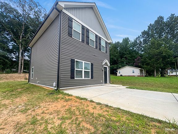 2nd image of 828 Graylyn Dr
