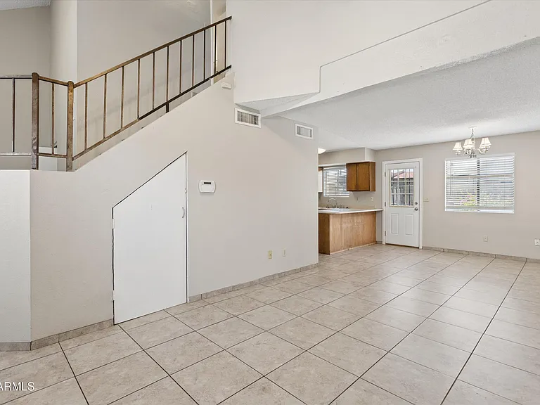 407 E Pecan Rd — Photo 7