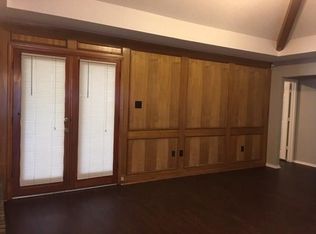 704 Cross Ridge Cir N, Fort Worth, TX 76120