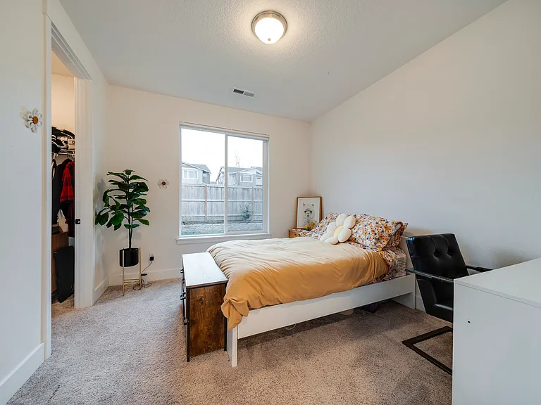 18008 NE 48th Ct — Photo 4