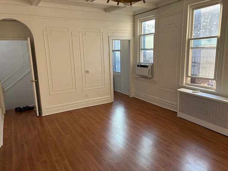 255 Boerum St #2 — Photo 4