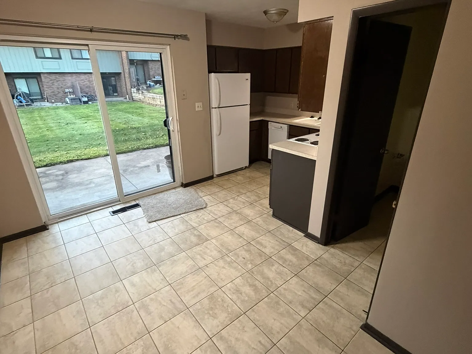 2 bed, 1.5 bath, 1200 sqft, $1,195 — Photo 4
