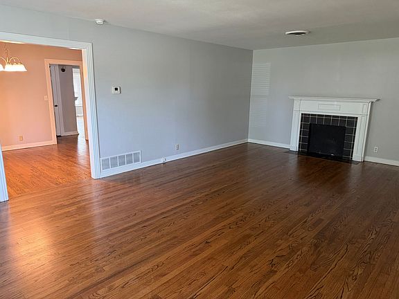 3rd image of 3601 Norfolk Rd #3601