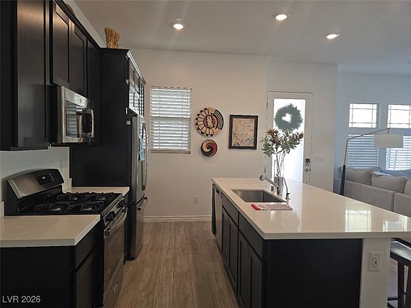 5th image of 905 Belleforte Ln