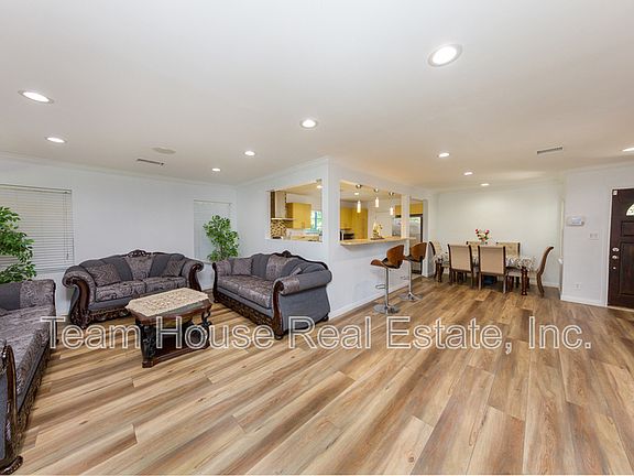 4th image of 19422 Welby Way