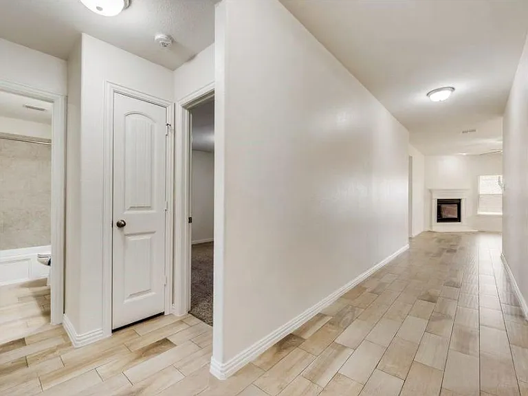815 Evergreen St — Photo 2