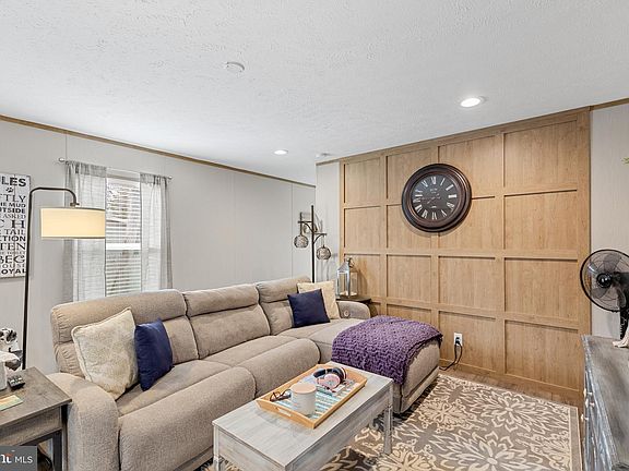 5th image of 37265 W White Tail Dr