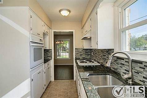 2nd image of 703 Tanglewood Dr E