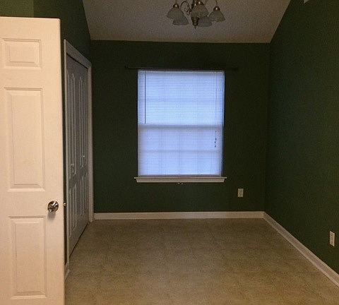 Eat in Kitchen (pantry, laundry)