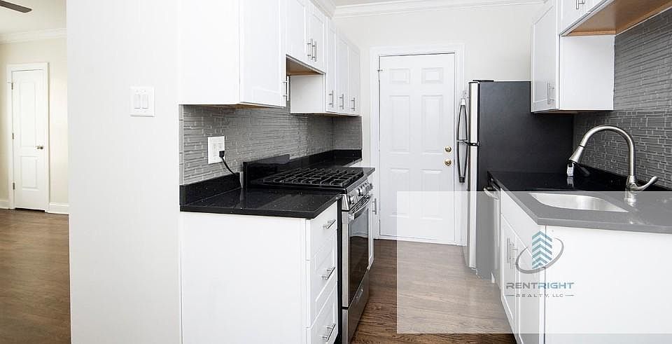 1st image of 3815-23 N Greenview Ave #3823-3E
