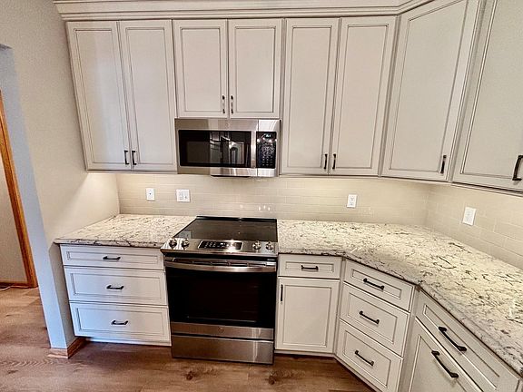 3rd image of 1516 Pine Pointe