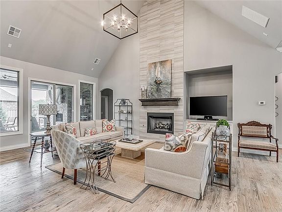 3rd image of 3416 Lupine Ln