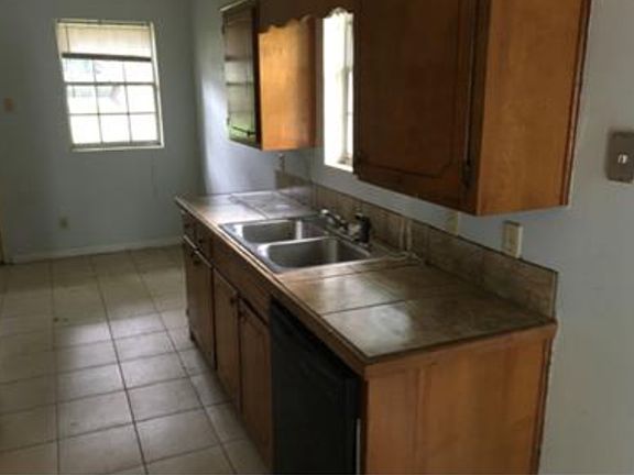 3rd image of 620 N Farmerville St APT 1