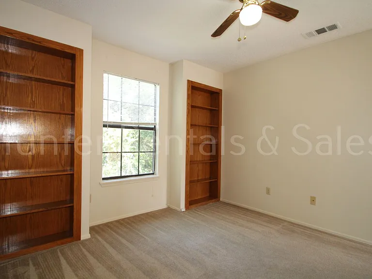1905 Meadowbrook Dr — Photo 14