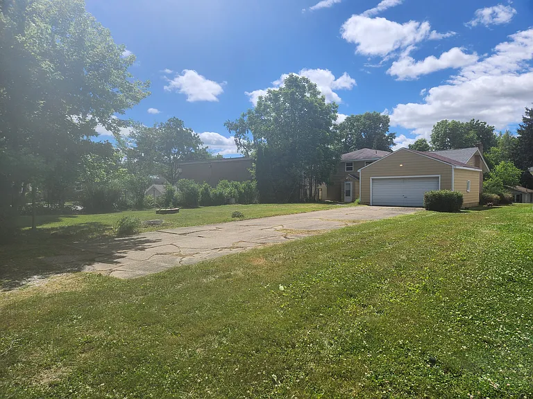 656 W Highland Ave — Photo 33