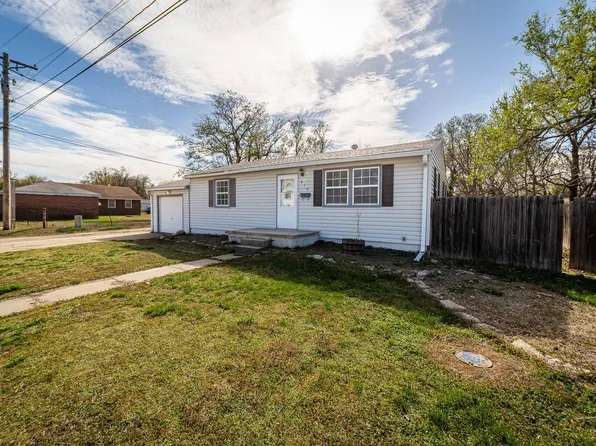 810 Church St, Concordia, KS 66901