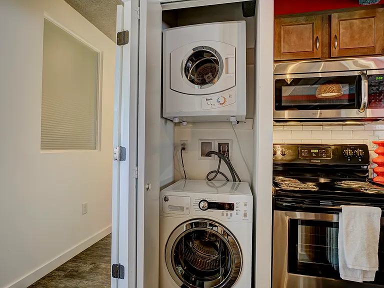 Sterling Boulder Apartments - Student Living — Photo 33