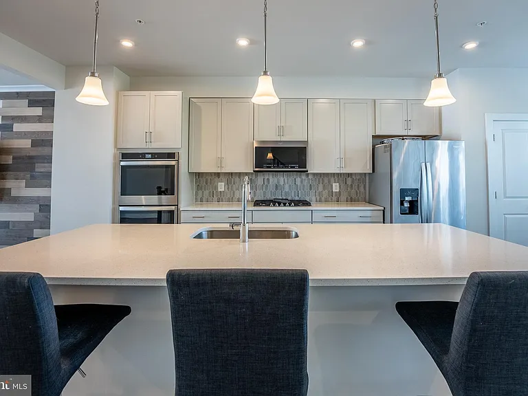 6069 Dreher Ct — Photo 3