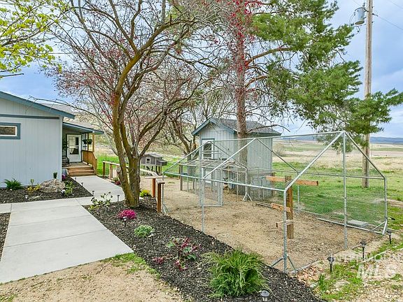 3rd image of 16758 Deer Flat Rd